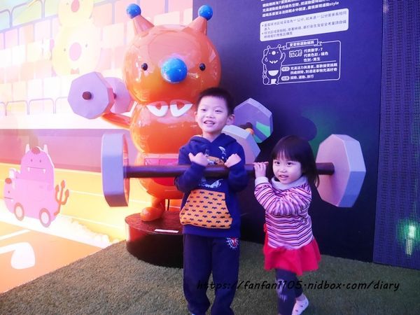 HELLO!搞怪8咘特區 玩樂式互動特展!幻境霧球光影秀，全台最大LED炫彩球池 寒假親子同遊的好去處  (31).JPG