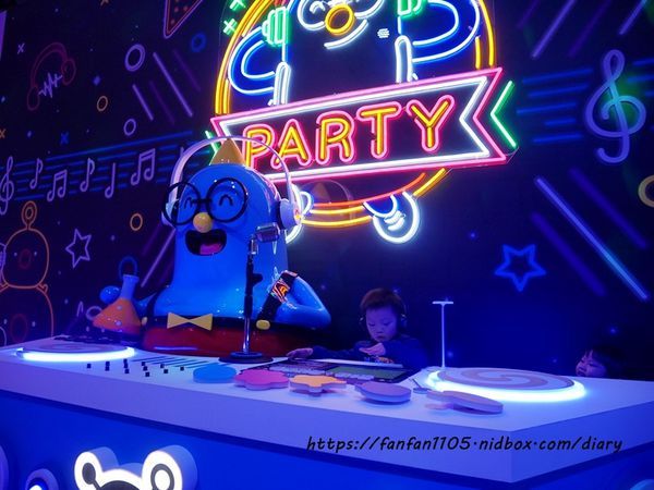 HELLO!搞怪8咘特區 玩樂式互動特展!幻境霧球光影秀，全台最大LED炫彩球池 寒假親子同遊的好去處  (22).JPG