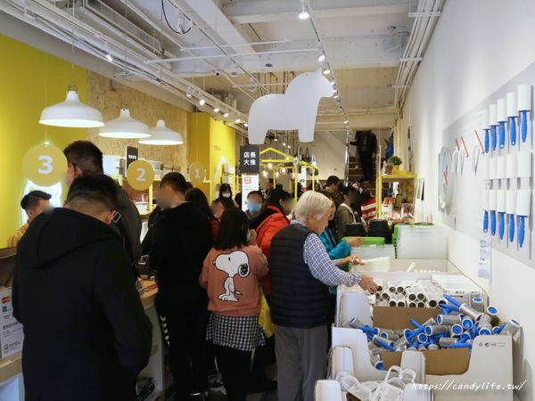 IKEA百元商店:IKEA百元商店就在台中逢甲商圈,百元商品應有盡有,還有10元霜淇淋~