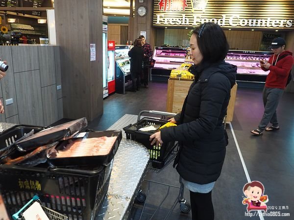 桃園藝文特區美食-初嘛超市鍋物-吃多少算多少，還有澎湖產地直送海鮮跟日本黑毛和牛啊~~(邀約) @民宿女王芽月-美食.旅遊.全台趴趴走