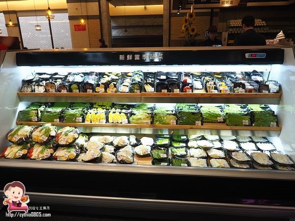 桃園藝文特區美食-初嘛超市鍋物-吃多少算多少，還有澎湖產地直送海鮮跟日本黑毛和牛啊~~(邀約) @民宿女王芽月-美食.旅遊.全台趴趴走