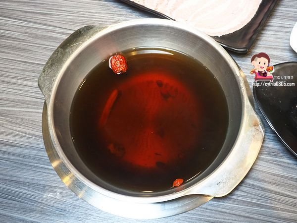 桃園藝文特區美食-初嘛超市鍋物-吃多少算多少，還有澎湖產地直送海鮮跟日本黑毛和牛啊~~(邀約) @民宿女王芽月-美食.旅遊.全台趴趴走