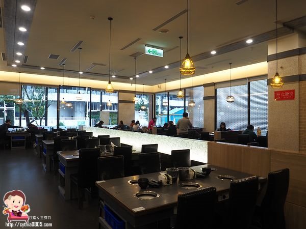 桃園藝文特區美食-初嘛超市鍋物-吃多少算多少，還有澎湖產地直送海鮮跟日本黑毛和牛啊~~(邀約) @民宿女王芽月-美食.旅遊.全台趴趴走