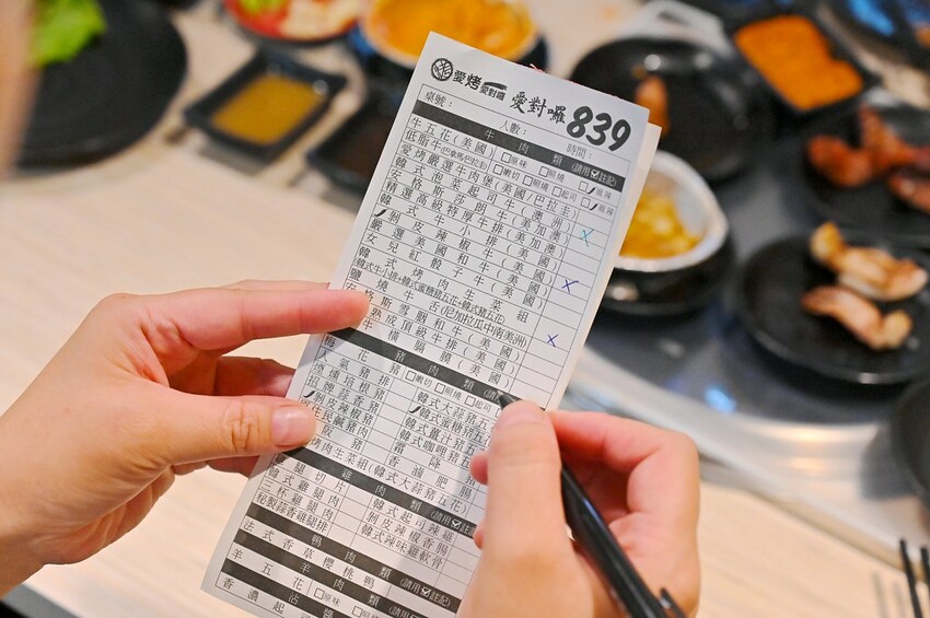 台中市東區 台中燒肉吃到飽竟然有桌邊代烤 嘉義東石牡蠣吃到飽  大塊牛排百種食材無限量供應 愛烤愛對囉台中