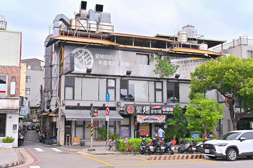 台中市東區 台中燒肉吃到飽竟然有桌邊代烤 嘉義東石牡蠣吃到飽  大塊牛排百種食材無限量供應 愛烤愛對囉台中