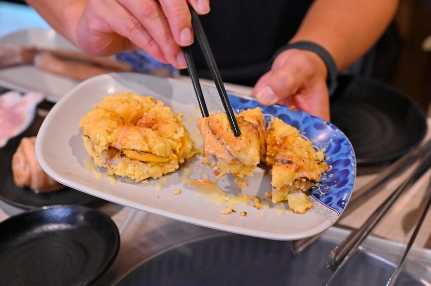 台中市東區 台中燒肉吃到飽竟然有桌邊代烤 嘉義東石牡蠣吃到飽  大塊牛排百種食材無限量供應 愛烤愛對囉台中