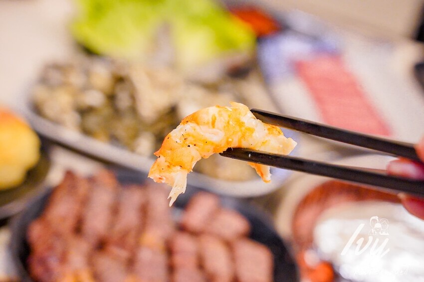 愛烤愛對囉台中店 |台中燒烤吃到飽推薦，全新菜單多達100種菜色，吃的到日韓式口味、軟絲、比臉大牛排 - 艾薇覓食趣