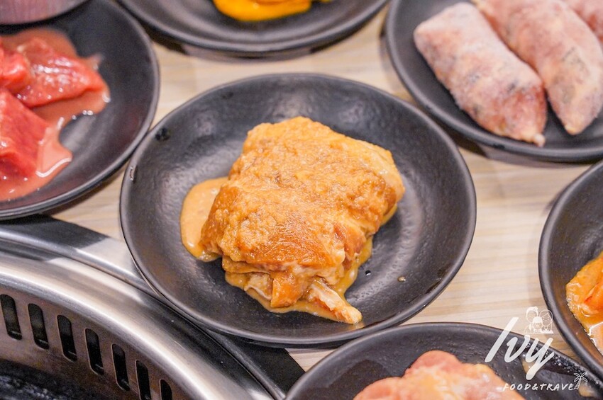 愛烤愛對囉台中店 |台中燒烤吃到飽推薦，全新菜單多達100種菜色，吃的到日韓式口味、軟絲、比臉大牛排 - 艾薇覓食趣