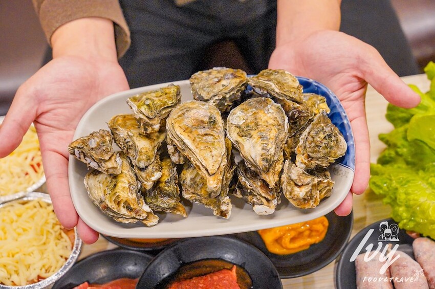 愛烤愛對囉台中店 |台中燒烤吃到飽推薦，全新菜單多達100種菜色，吃的到日韓式口味、軟絲、比臉大牛排 - 艾薇覓食趣