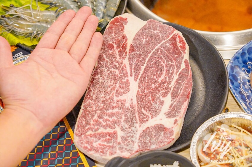 愛烤愛對囉台中店 |台中燒烤吃到飽推薦，全新菜單多達100種菜色，吃的到日韓式口味、軟絲、比臉大牛排 - 艾薇覓食趣