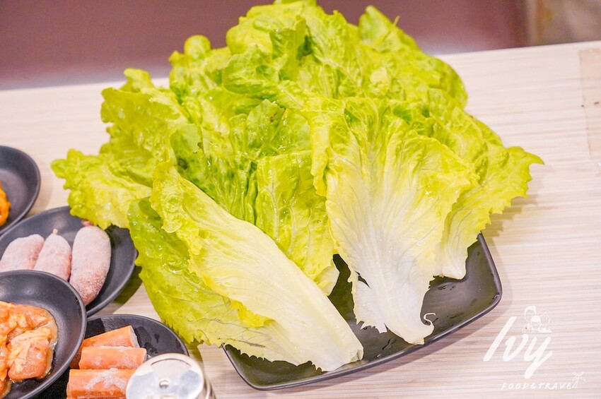 愛烤愛對囉台中店 |台中燒烤吃到飽推薦，全新菜單多達100種菜色，吃的到日韓式口味、軟絲、比臉大牛排 - 艾薇覓食趣