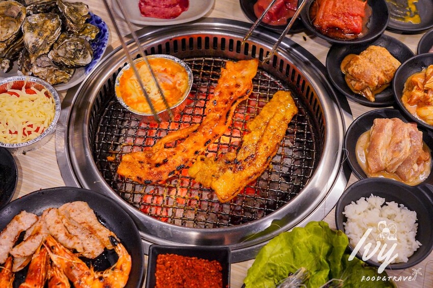 愛烤愛對囉台中店 |台中燒烤吃到飽推薦，全新菜單多達100種菜色，吃的到日韓式口味、軟絲、比臉大牛排 - 艾薇覓食趣