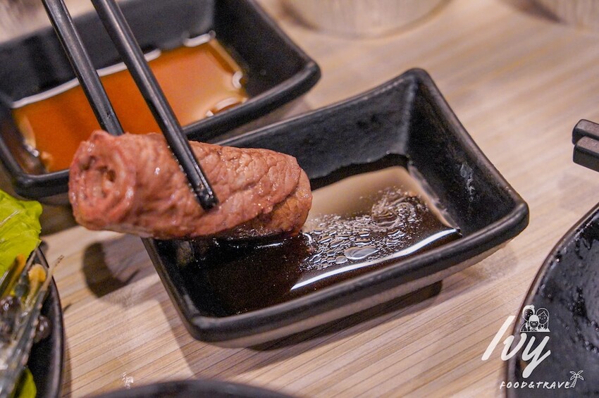 愛烤愛對囉台中店 |台中燒烤吃到飽推薦，全新菜單多達100種菜色，吃的到日韓式口味、軟絲、比臉大牛排 - 艾薇覓食趣