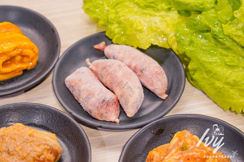 愛烤愛對囉台中店 |台中燒烤吃到飽推薦，全新菜單多達100種菜色，吃的到日韓式口味、軟絲、比臉大牛排 - 艾薇覓食趣