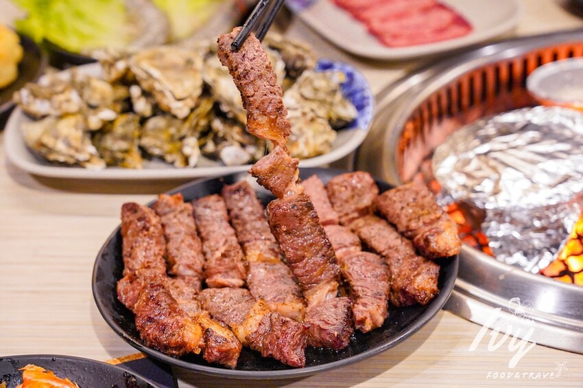 愛烤愛對囉台中店 |台中燒烤吃到飽推薦，全新菜單多達100種菜色，吃的到日韓式口味、軟絲、比臉大牛排 - 艾薇覓食趣