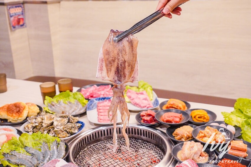 愛烤愛對囉台中店 |台中燒烤吃到飽推薦，全新菜單多達100種菜色，吃的到日韓式口味、軟絲、比臉大牛排 - 艾薇覓食趣