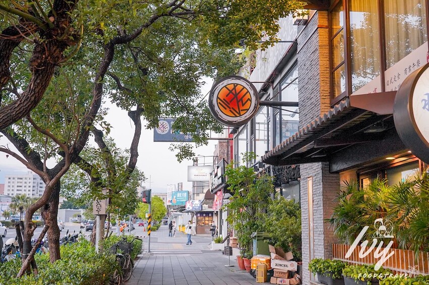 愛烤愛對囉台中店 |台中燒烤吃到飽推薦，全新菜單多達100種菜色，吃的到日韓式口味、軟絲、比臉大牛排 - 艾薇覓食趣