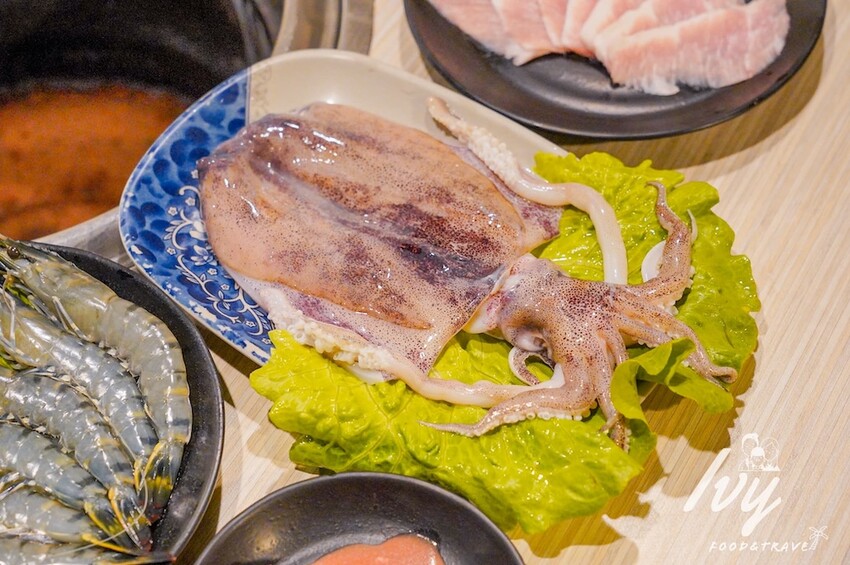 愛烤愛對囉台中店 |台中燒烤吃到飽推薦，全新菜單多達100種菜色，吃的到日韓式口味、軟絲、比臉大牛排 - 艾薇覓食趣