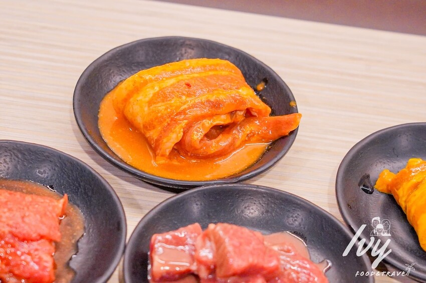 愛烤愛對囉台中店 |台中燒烤吃到飽推薦，全新菜單多達100種菜色，吃的到日韓式口味、軟絲、比臉大牛排 - 艾薇覓食趣