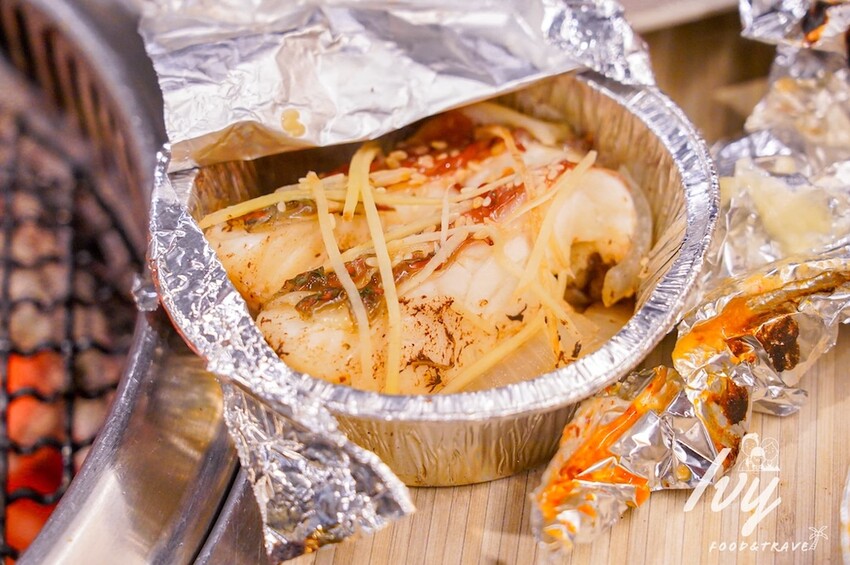 愛烤愛對囉台中店 |台中燒烤吃到飽推薦，全新菜單多達100種菜色，吃的到日韓式口味、軟絲、比臉大牛排 - 艾薇覓食趣