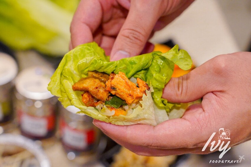 愛烤愛對囉台中店 |台中燒烤吃到飽推薦，全新菜單多達100種菜色，吃的到日韓式口味、軟絲、比臉大牛排 - 艾薇覓食趣