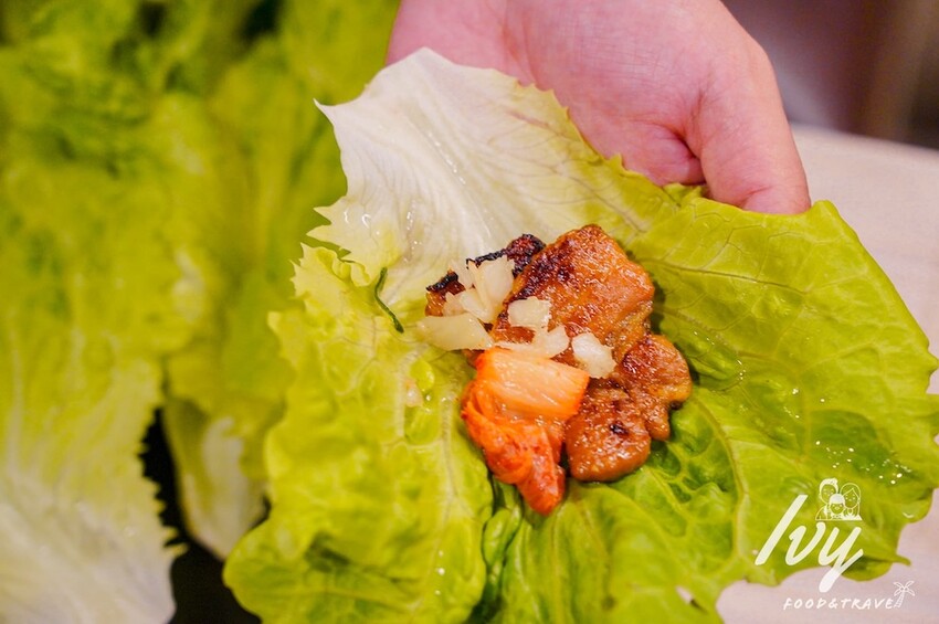 愛烤愛對囉台中店 |台中燒烤吃到飽推薦，全新菜單多達100種菜色，吃的到日韓式口味、軟絲、比臉大牛排 - 艾薇覓食趣