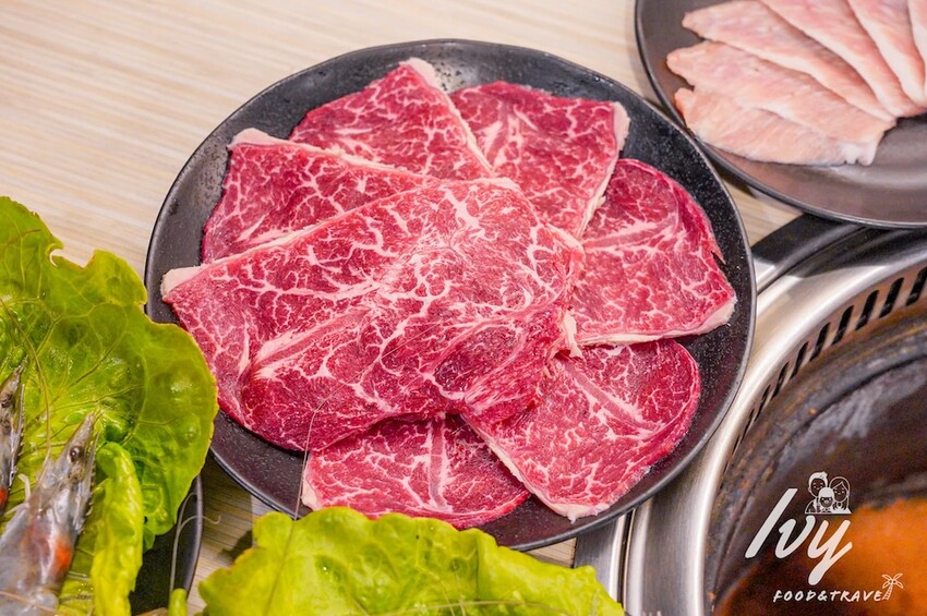 愛烤愛對囉台中店 |台中燒烤吃到飽推薦，全新菜單多達100種菜色，吃的到日韓式口味、軟絲、比臉大牛排 - 艾薇覓食趣