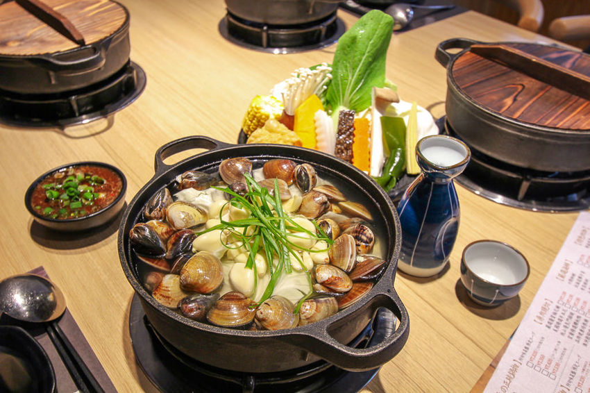 台中太平，小旬湯-樂農鑄鐵鍋(太平店)，商業旬鍋VS美酒蛤蠣鍋，店內環境舒適有質感。 - 微笑Joe幸運