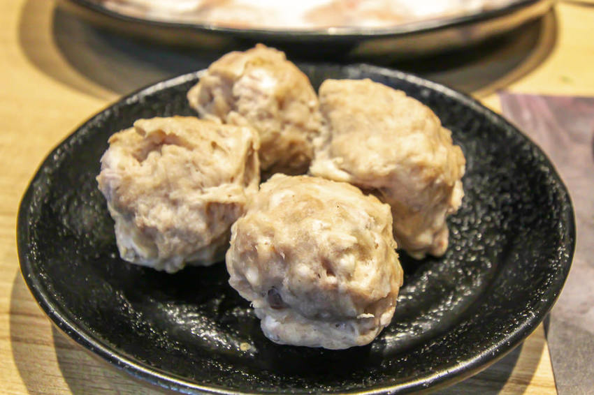 台中太平，小旬湯-樂農鑄鐵鍋(太平店)，商業旬鍋VS美酒蛤蠣鍋，店內環境舒適有質感。 - 微笑Joe幸運