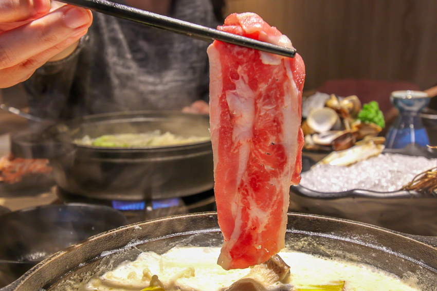 台中太平，小旬湯-樂農鑄鐵鍋(太平店)，商業旬鍋VS美酒蛤蠣鍋，店內環境舒適有質感。 - 微笑Joe幸運