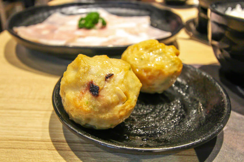 台中太平，小旬湯-樂農鑄鐵鍋(太平店)，商業旬鍋VS美酒蛤蠣鍋，店內環境舒適有質感。 - 微笑Joe幸運