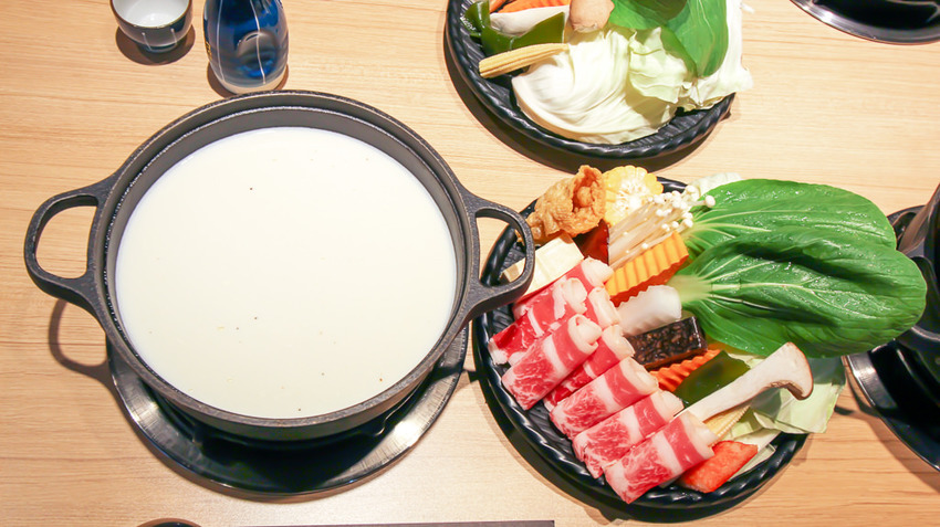 台中太平，小旬湯-樂農鑄鐵鍋(太平店)，商業旬鍋VS美酒蛤蠣鍋，店內環境舒適有質感。 - 微笑Joe幸運