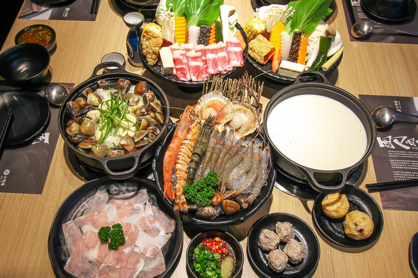 台中太平，小旬湯-樂農鑄鐵鍋(太平店)，商業旬鍋VS美酒蛤蠣鍋，店內環境舒適有質感。 - 微笑Joe幸運