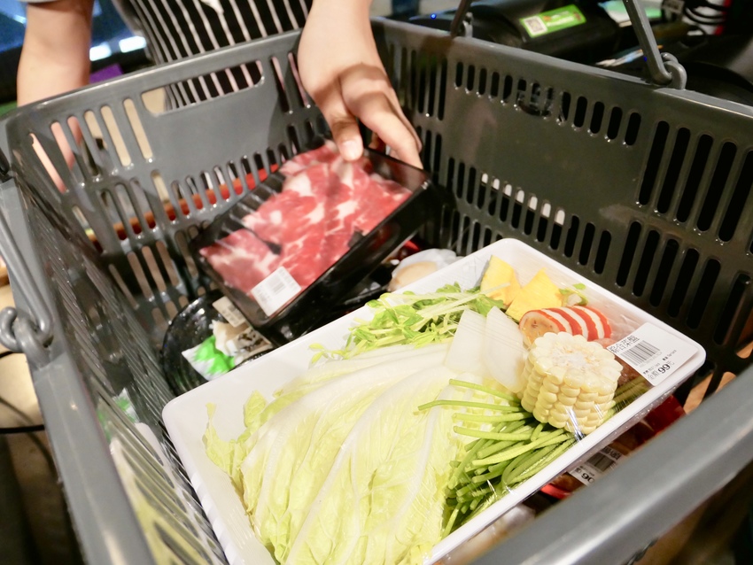 [台北松山]超越水產超市火鍋想吃自己拿肉多多火鍋新品牌 / 活龍蝦588元 / 火鍋蒸籠兩吃法 / 產地直送、平價供應 / 超市火鍋第一品牌