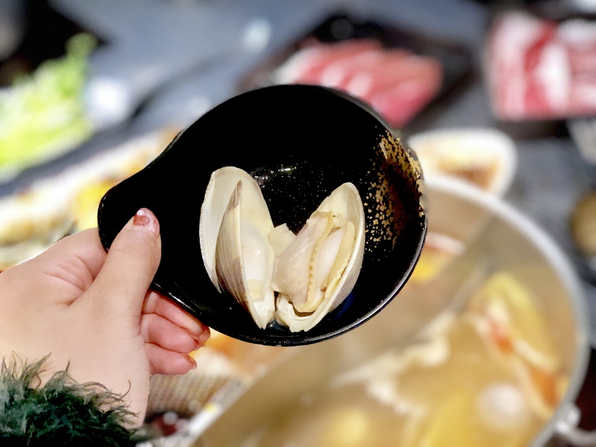 [台北松山]超越水產超市火鍋想吃自己拿肉多多火鍋新品牌 / 活龍蝦588元 / 火鍋蒸籠兩吃法 / 產地直送、平價供應 / 超市火鍋第一品牌