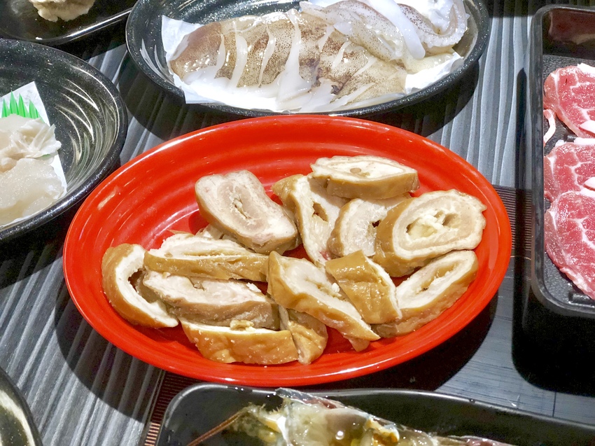 [台北松山]超越水產超市火鍋想吃自己拿肉多多火鍋新品牌 / 活龍蝦588元 / 火鍋蒸籠兩吃法 / 產地直送、平價供應 / 超市火鍋第一品牌