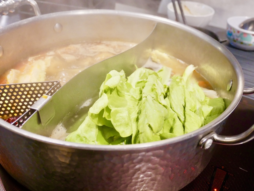 [台北松山]超越水產超市火鍋想吃自己拿肉多多火鍋新品牌 / 活龍蝦588元 / 火鍋蒸籠兩吃法 / 產地直送、平價供應 / 超市火鍋第一品牌