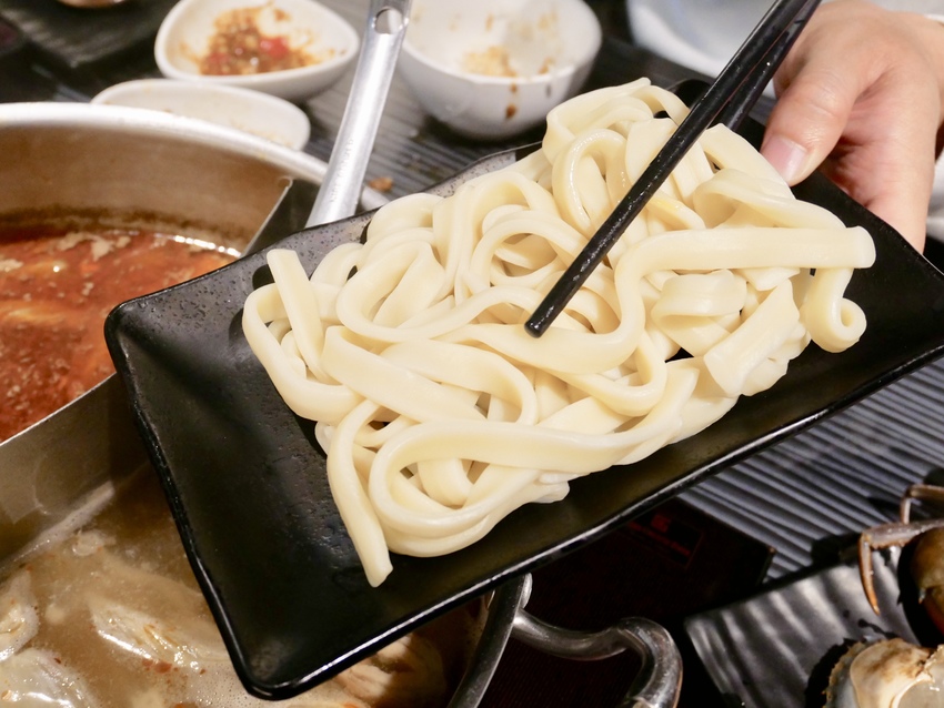 [台北松山]超越水產超市火鍋想吃自己拿肉多多火鍋新品牌 / 活龍蝦588元 / 火鍋蒸籠兩吃法 / 產地直送、平價供應 / 超市火鍋第一品牌