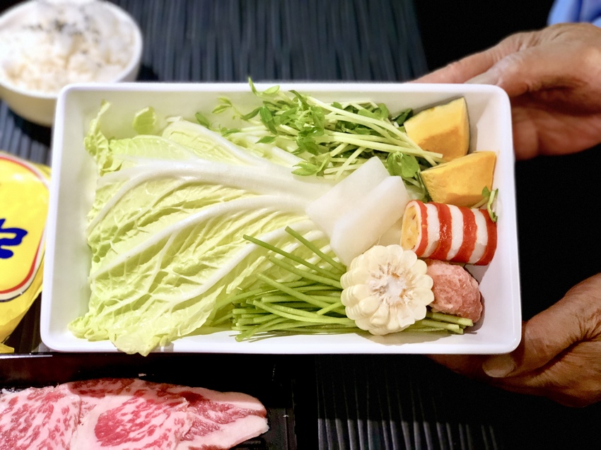 [台北松山]超越水產超市火鍋想吃自己拿肉多多火鍋新品牌 / 活龍蝦588元 / 火鍋蒸籠兩吃法 / 產地直送、平價供應 / 超市火鍋第一品牌