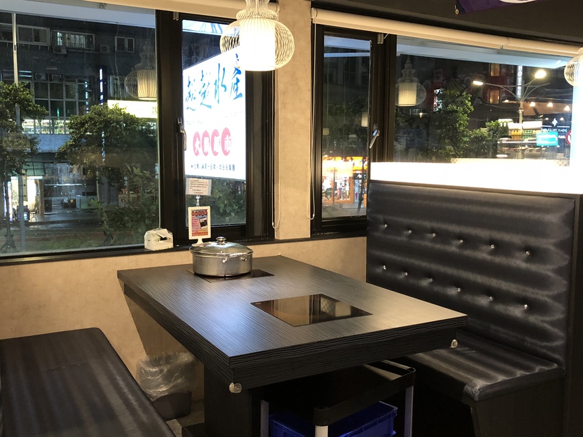 [台北松山]超越水產超市火鍋想吃自己拿肉多多火鍋新品牌 / 活龍蝦588元 / 火鍋蒸籠兩吃法 / 產地直送、平價供應 / 超市火鍋第一品牌