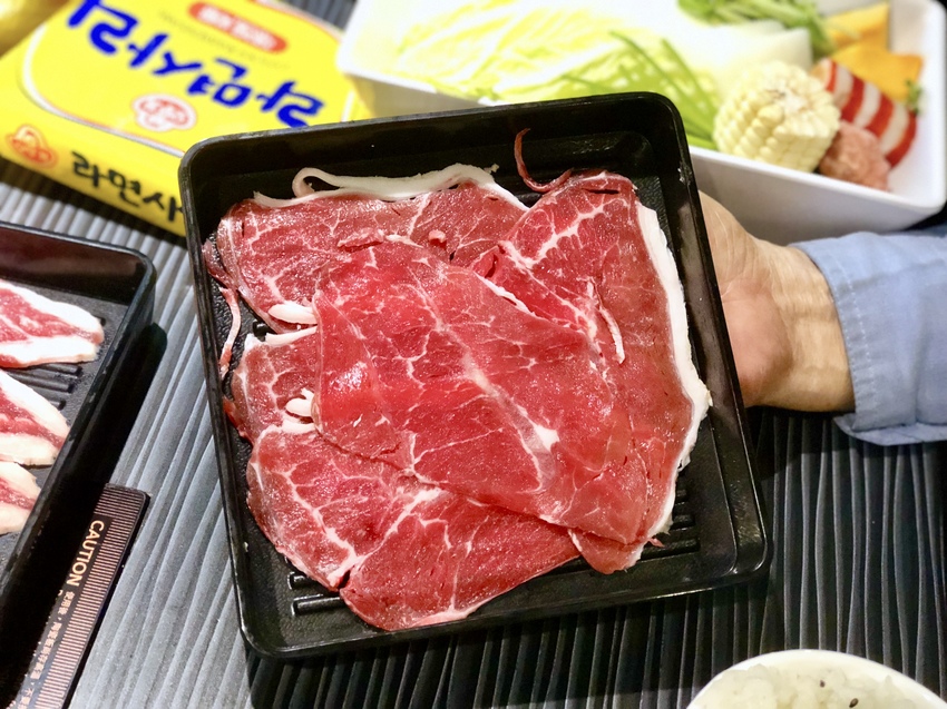 [台北松山]超越水產超市火鍋想吃自己拿肉多多火鍋新品牌 / 活龍蝦588元 / 火鍋蒸籠兩吃法 / 產地直送、平價供應 / 超市火鍋第一品牌