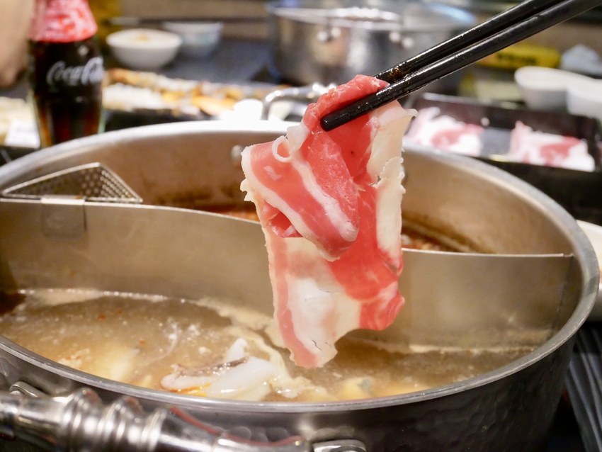 [台北松山]超越水產超市火鍋想吃自己拿肉多多火鍋新品牌 / 活龍蝦588元 / 火鍋蒸籠兩吃法 / 產地直送、平價供應 / 超市火鍋第一品牌