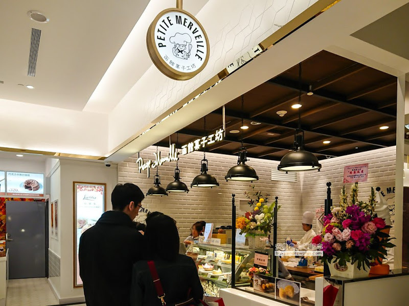 微風南山-男生也會覺得好逛的購物中心,藍瓶咖啡,一風堂拉麵,興記菜館,東京牛奶起司工房