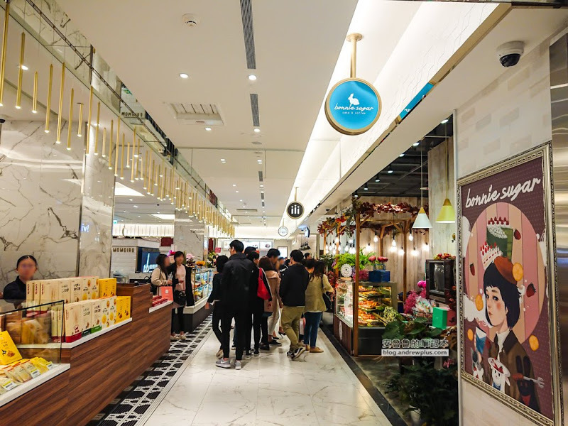 微風南山-男生也會覺得好逛的購物中心,藍瓶咖啡,一風堂拉麵,興記菜館,東京牛奶起司工房