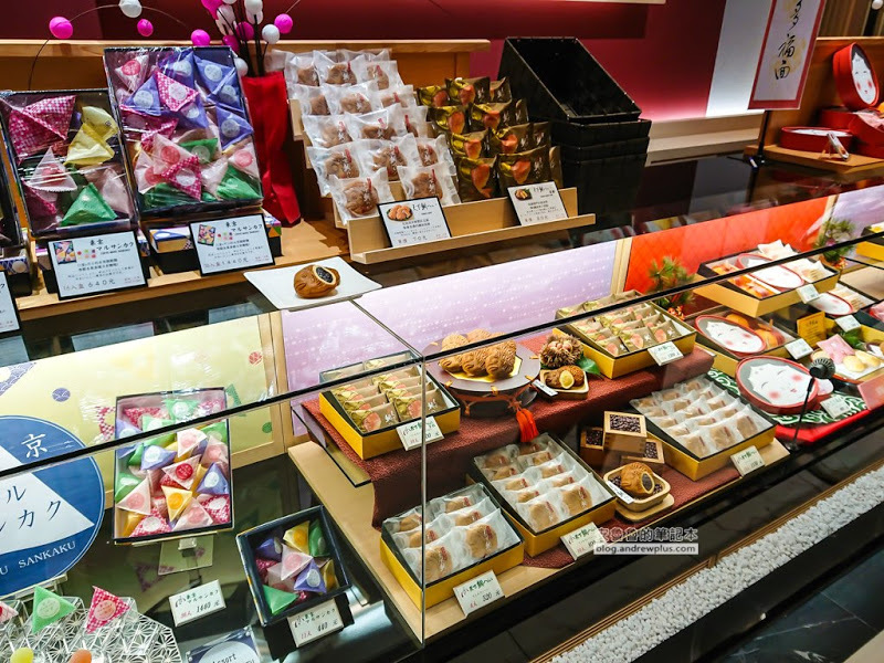 微風南山-男生也會覺得好逛的購物中心,藍瓶咖啡,一風堂拉麵,興記菜館,東京牛奶起司工房