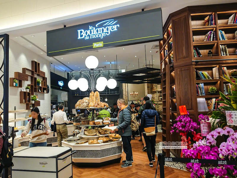 微風南山-男生也會覺得好逛的購物中心,藍瓶咖啡,一風堂拉麵,興記菜館,東京牛奶起司工房