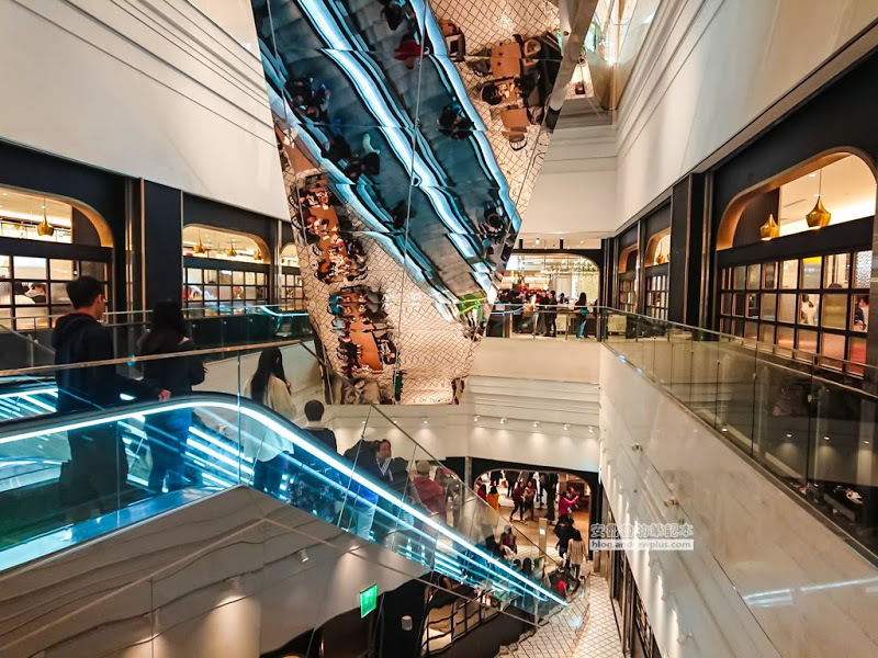 微風南山-男生也會覺得好逛的購物中心,藍瓶咖啡,一風堂拉麵,興記菜館,東京牛奶起司工房