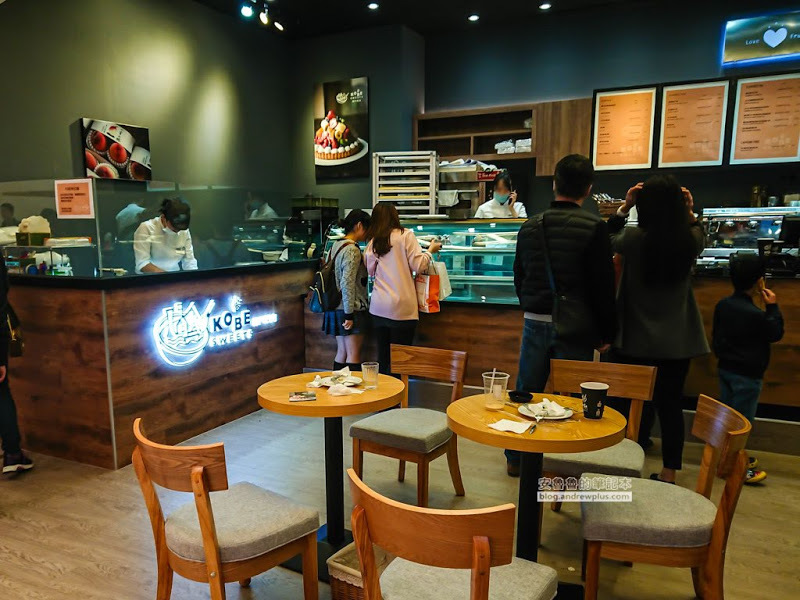 微風南山-男生也會覺得好逛的購物中心,藍瓶咖啡,一風堂拉麵,興記菜館,東京牛奶起司工房