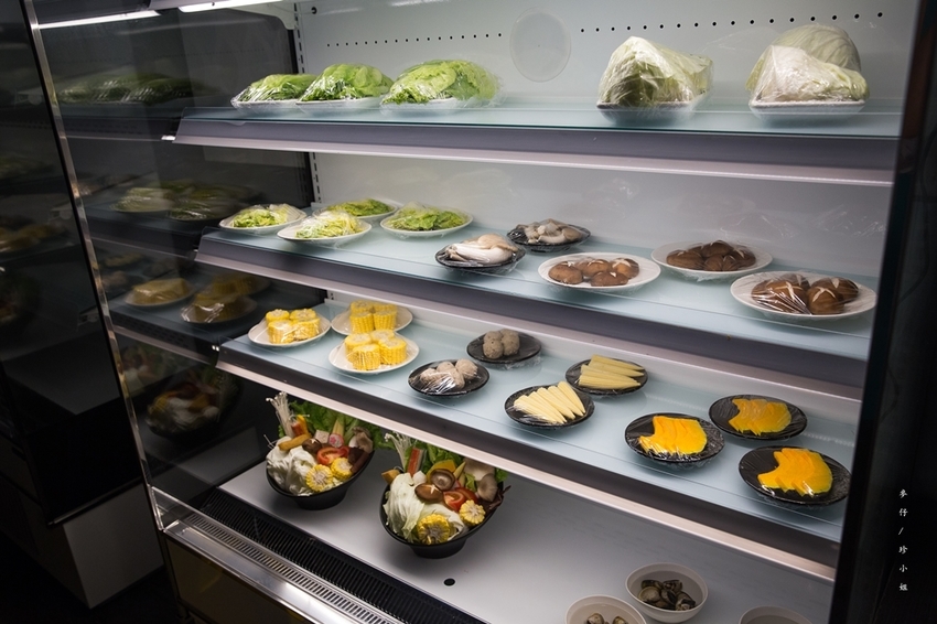 【板橋美食】粉享喫鍋～河粉x火鍋x熱炒｜越南『越式鐵帽鍋』強勢登台～親民價位人多人少吃鍋都能很滿足｜板橋新埔捷運站美食