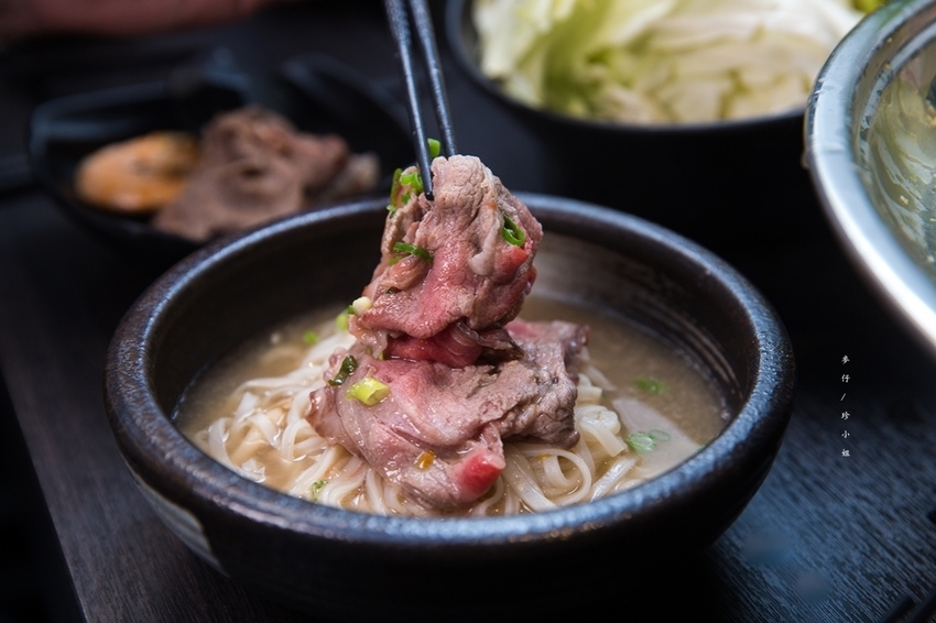 【板橋美食】粉享喫鍋～河粉x火鍋x熱炒｜越南『越式鐵帽鍋』強勢登台～親民價位人多人少吃鍋都能很滿足｜板橋新埔捷運站美食